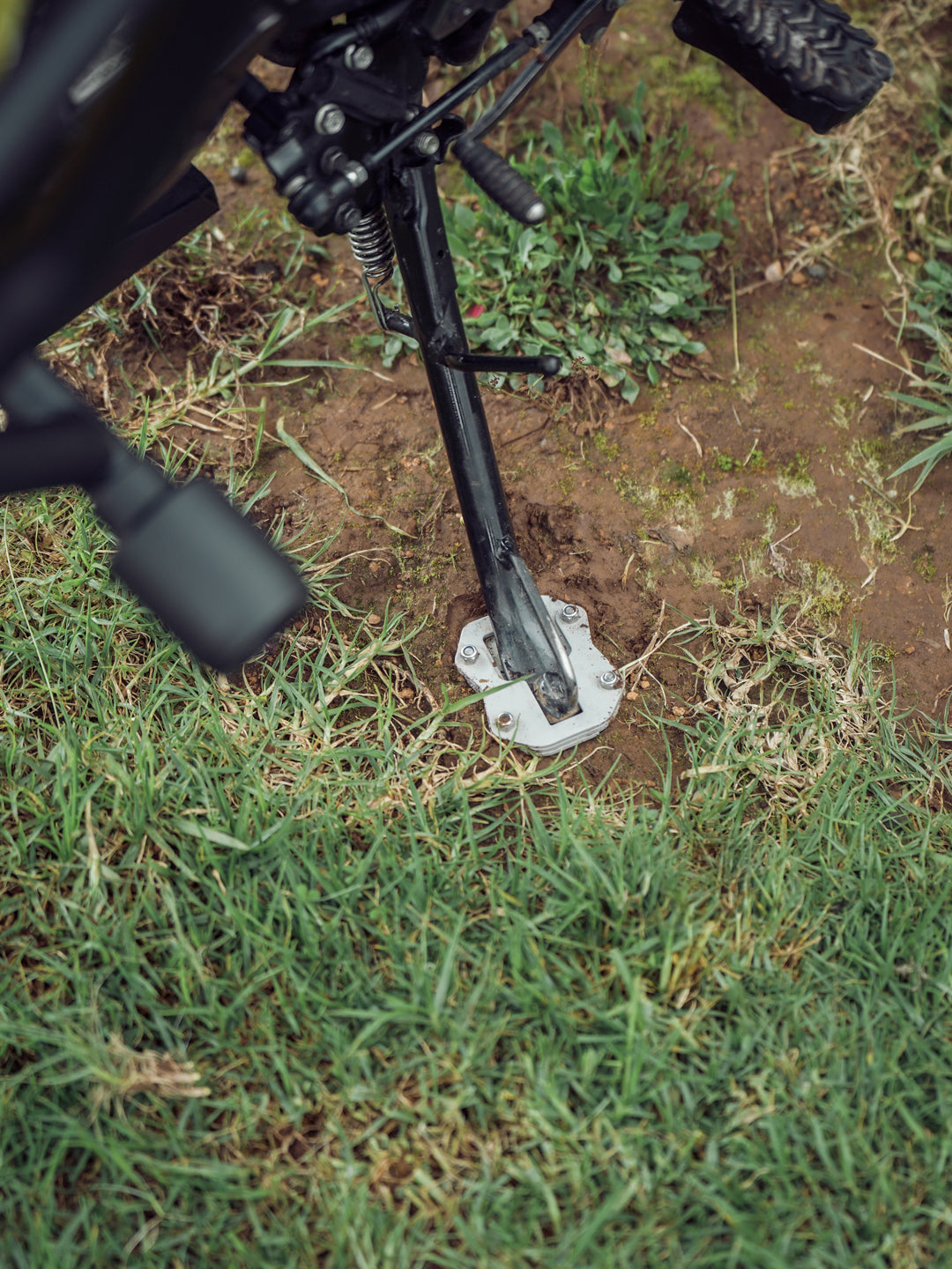 LCB BROGUE SIDE STAND BASE | V STROM 250