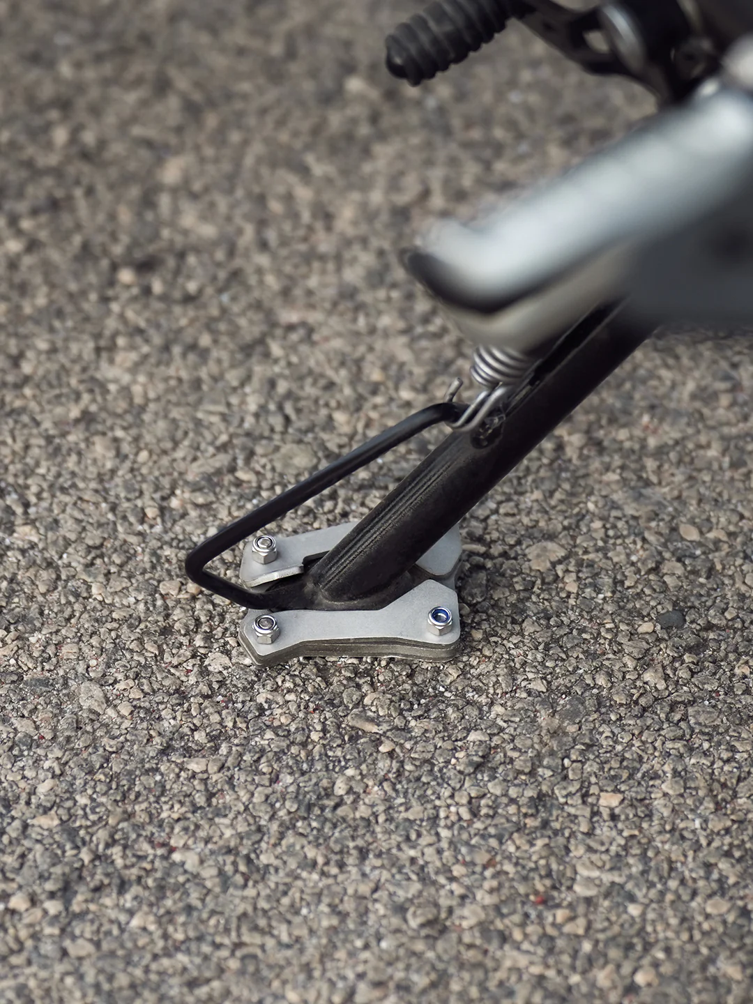 BROGUE SIDEE STAND BASE | APACHE RTR310