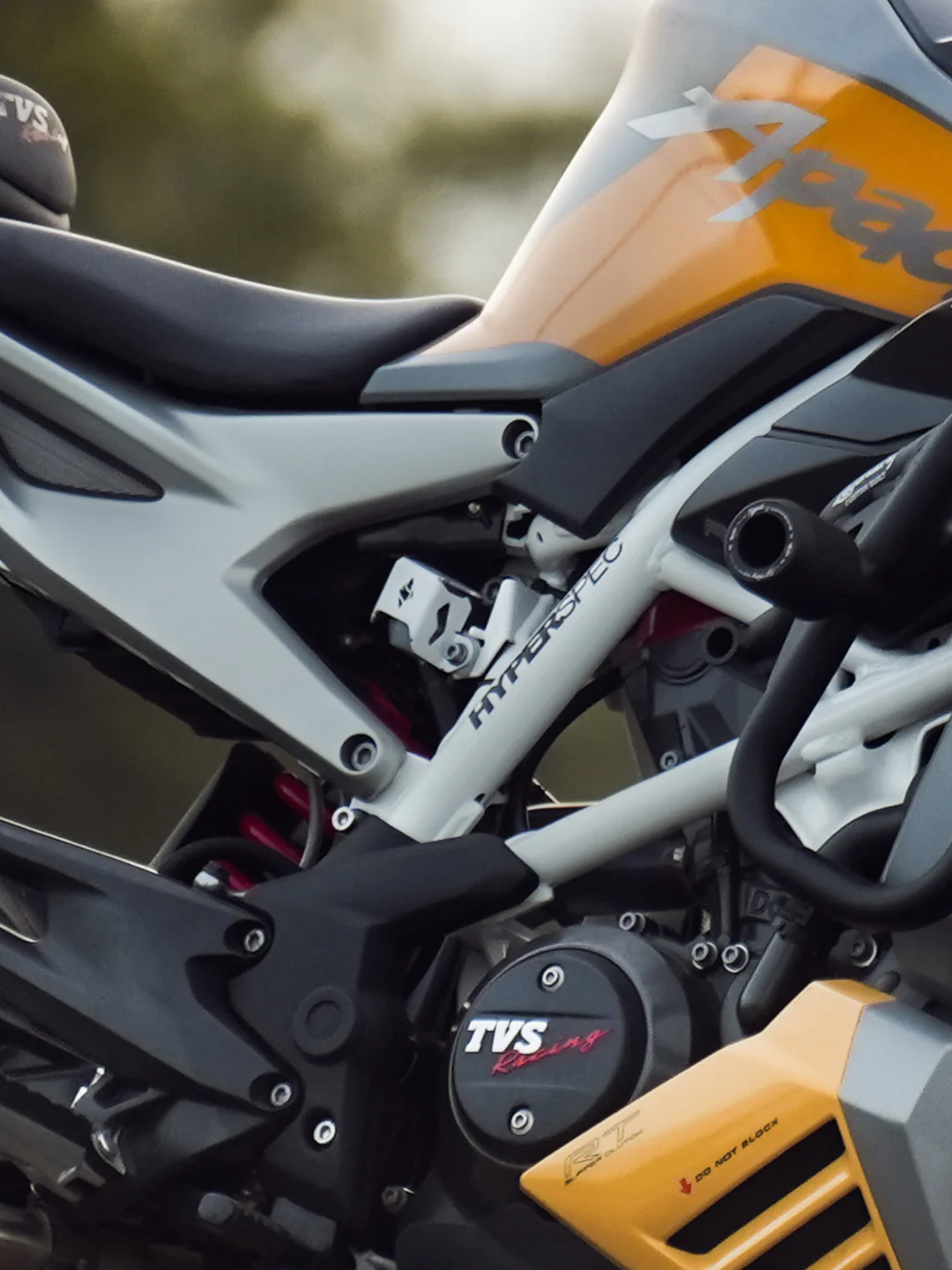 CASQUE REAR OIL CAP | APACHE RTR310