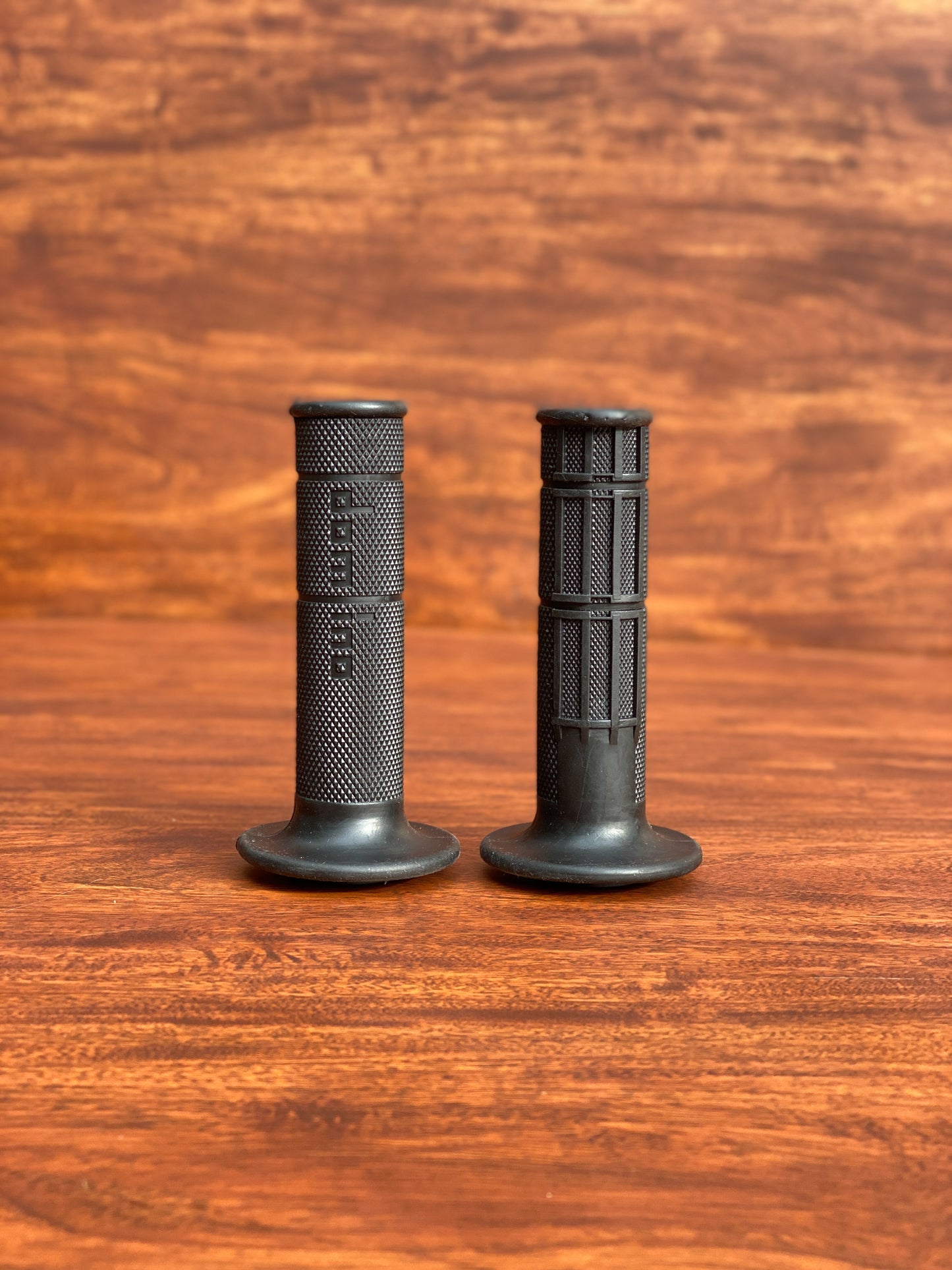 DOMINO BLACK | GRIPS