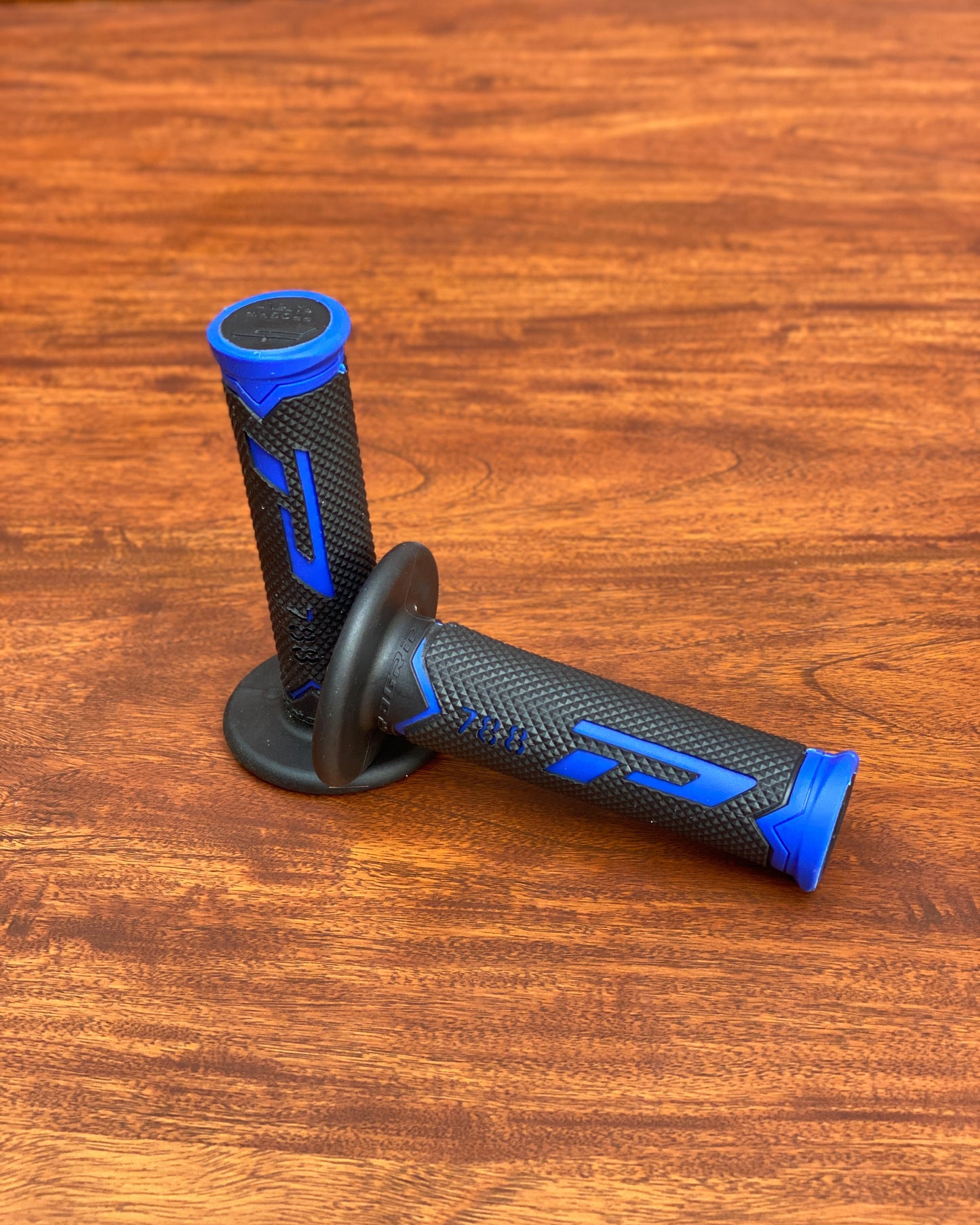 PRO EDGE BLUE | GRIPS