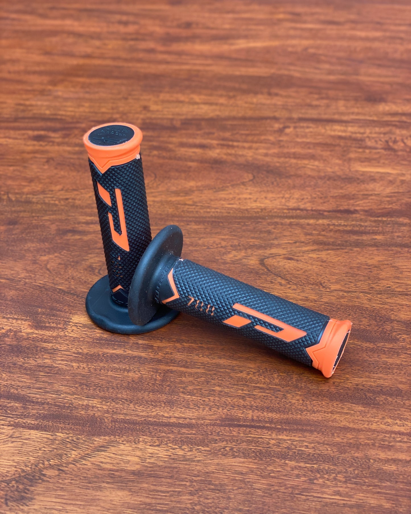 PRO EDGE ORANGE | GRIPS