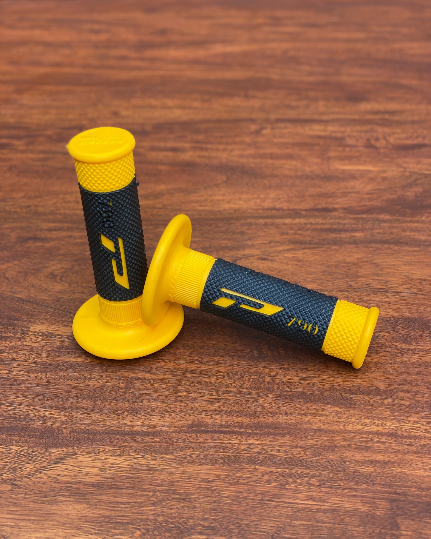 PRO NORMAL YELLOW-BLACK | GRIPS