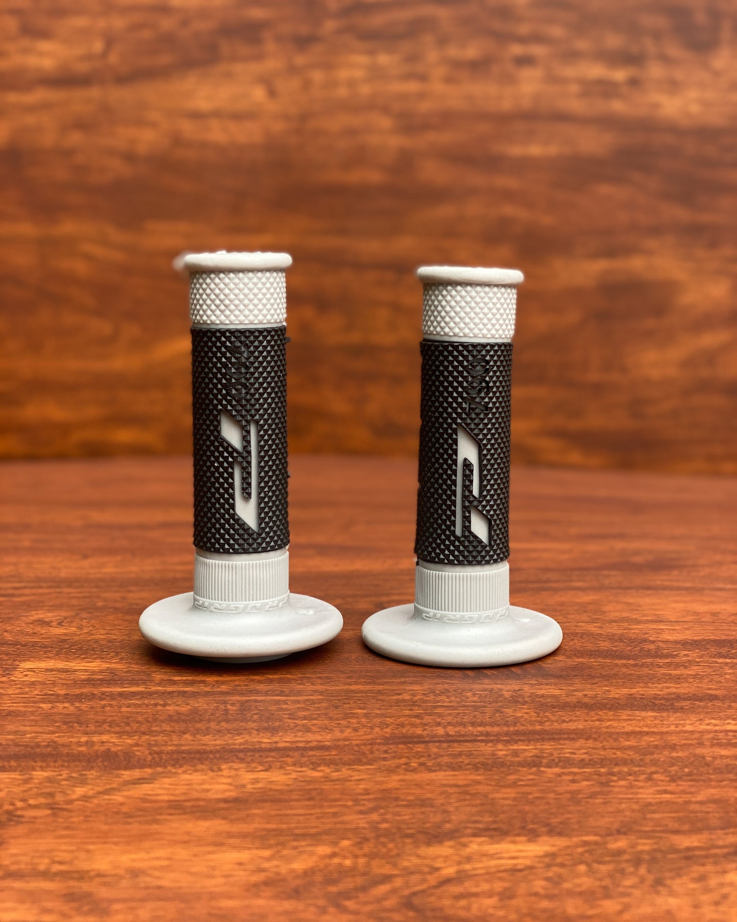 PRO NORMAL GREY-BLACK | GRIPS