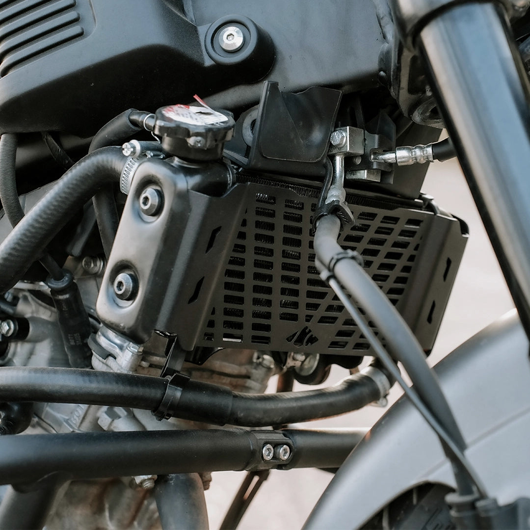 LEGUNDARY YAMAHA XSR 155 VECTOR RADIAOTR GRILL BLACK