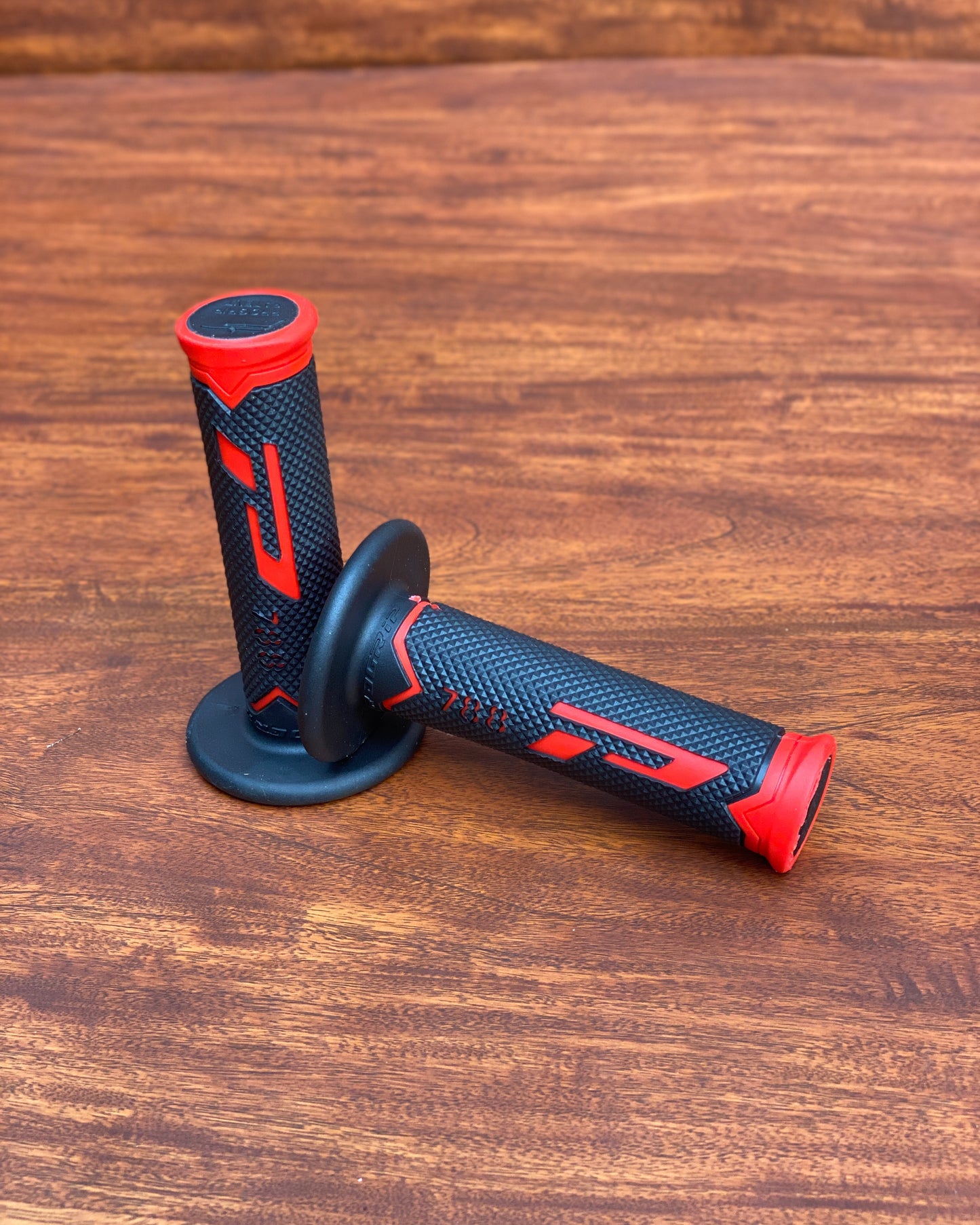 PRO EDGE RED | GRIPS