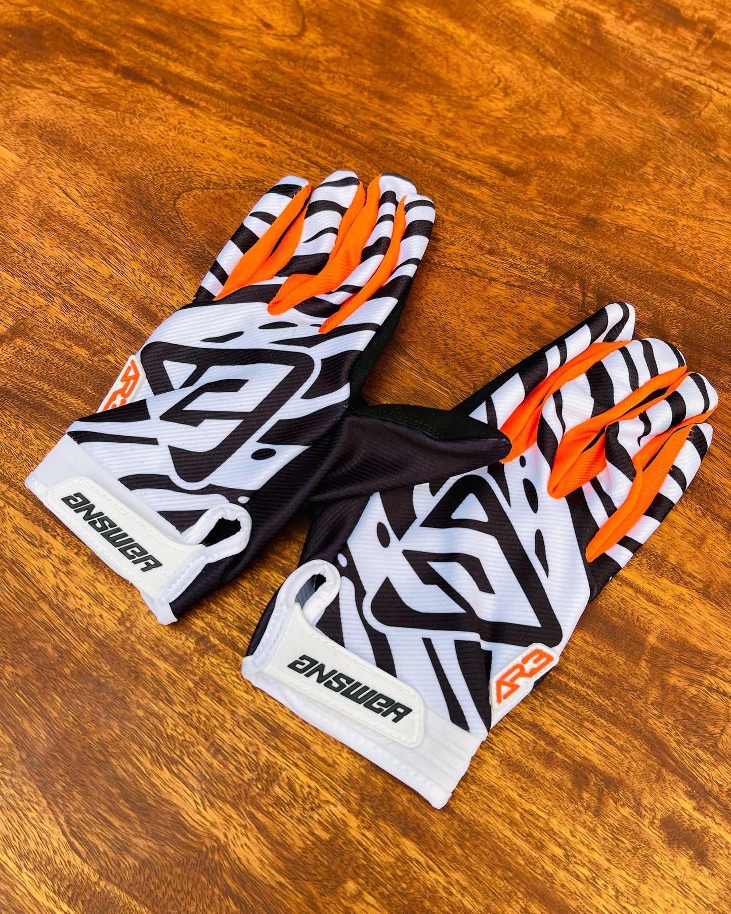 ANSWER BLACK WHITE L | MX GLOVES