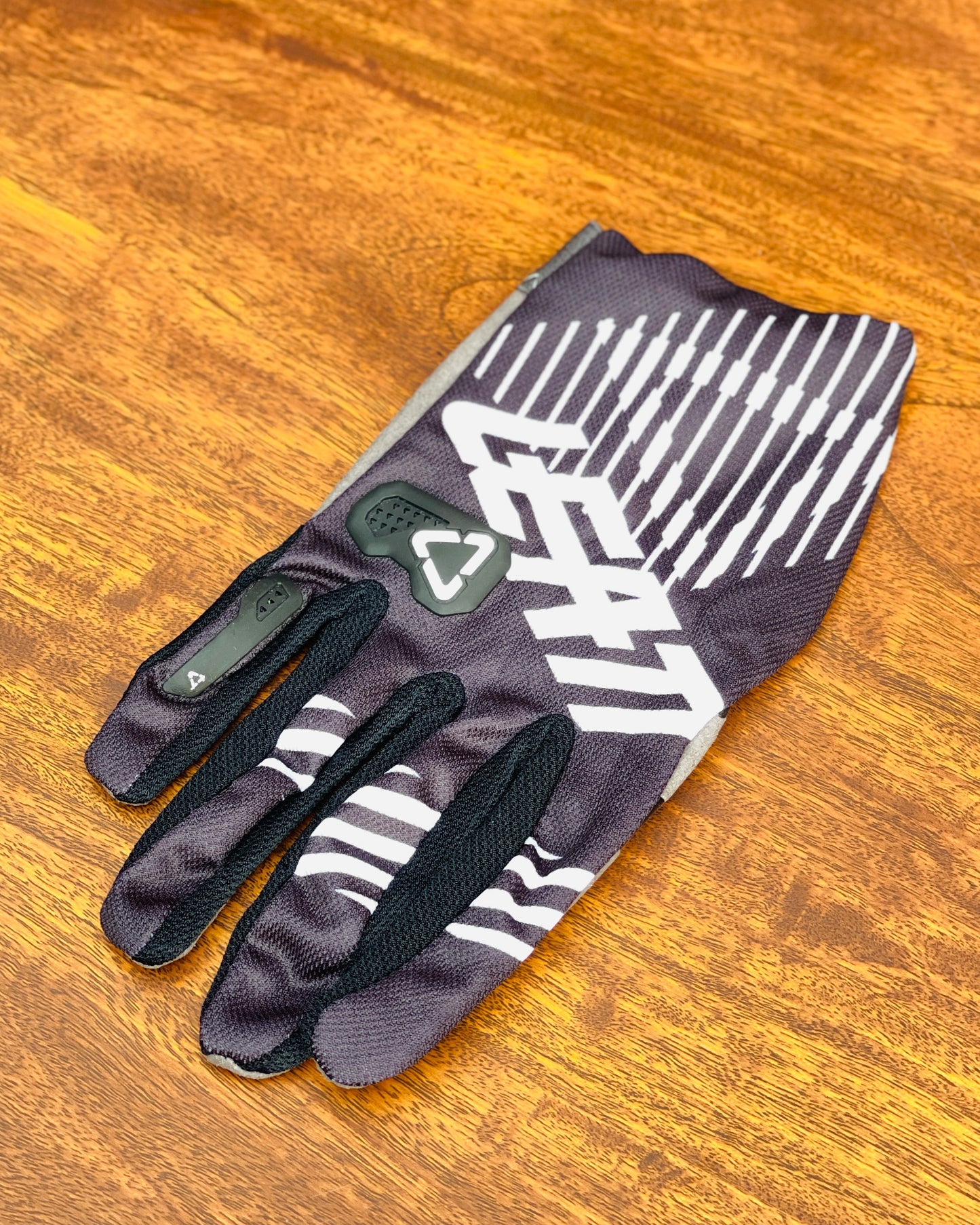 LEATT BLACK WHITE LETTERING L | MX GLOVES