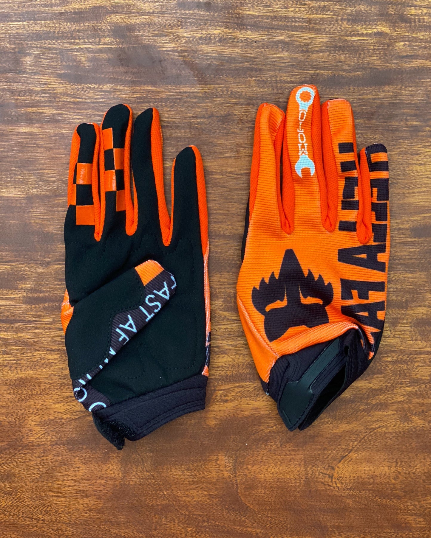 FOX BLACK AND  ORANGE M/L | MX GLOVES