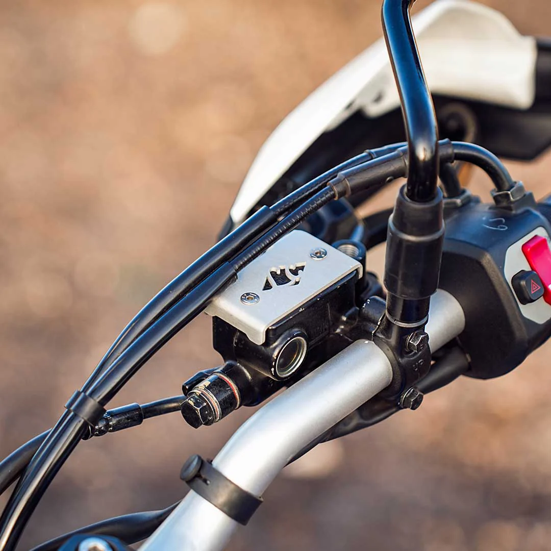LCB TRICORN FRONT OIL CAP | XPULSE 210