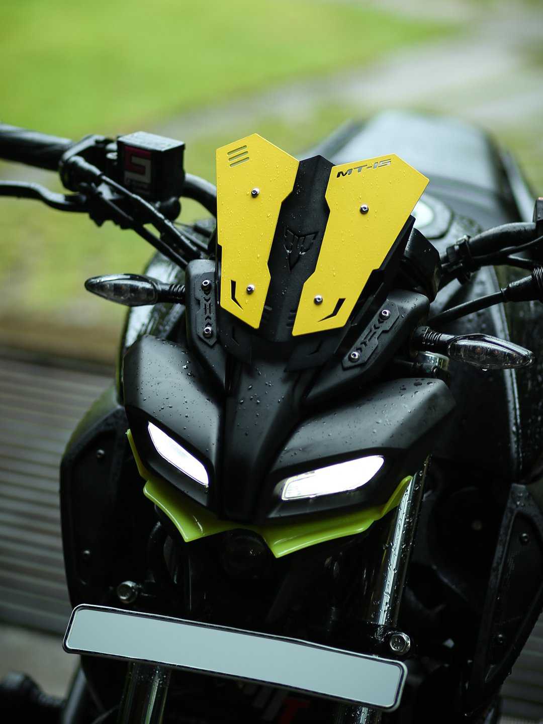METAL VISOR 3.0 FOR YAMAHA MT 15 YELLOW