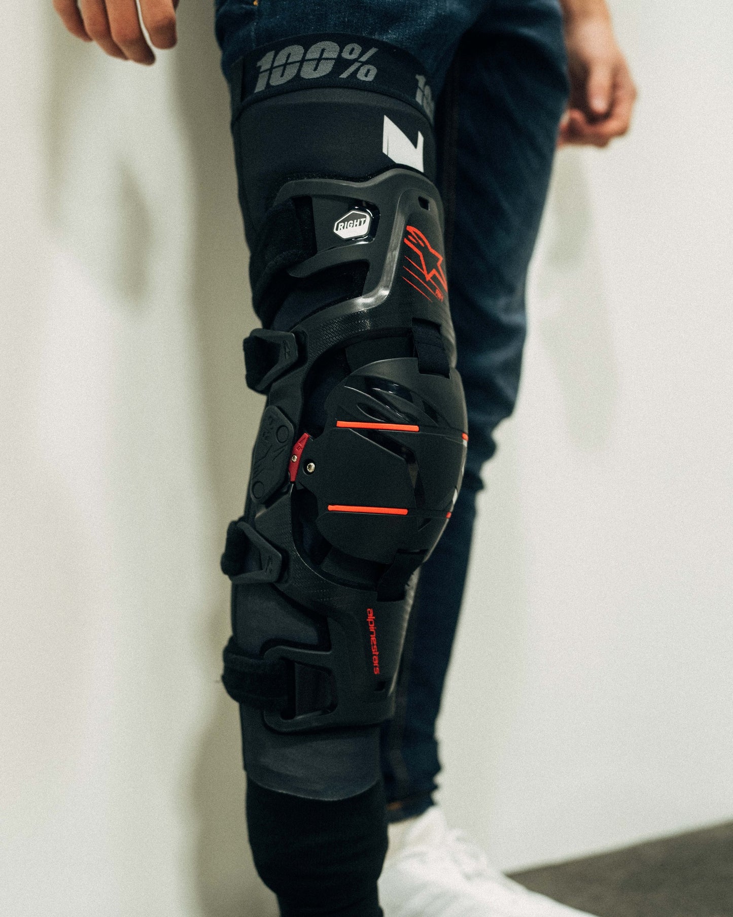 ALPINESTARS RK-1 PLASMA KNEE BRACE SMALL/MEDIUM